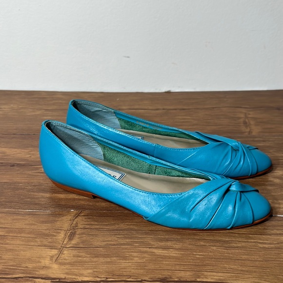 Escapade women’s Leather flat shoes size 5.5 - Picture 1 of 12